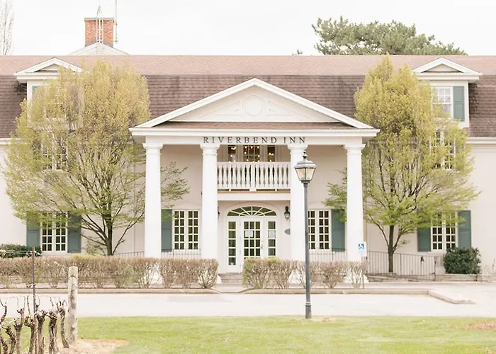 Riverbend Inn & Vineyard